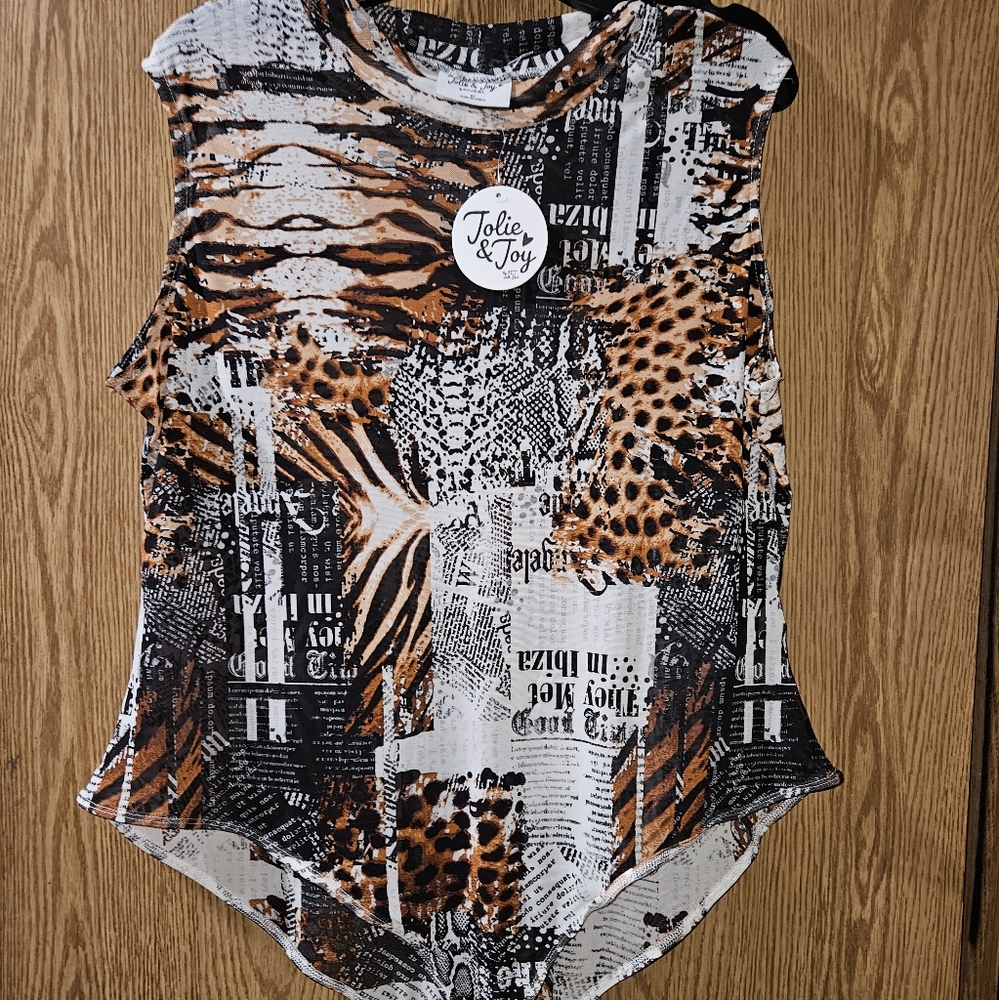 Jolie & Joe sheer animal print body suit MuWomen's Animal Print Top